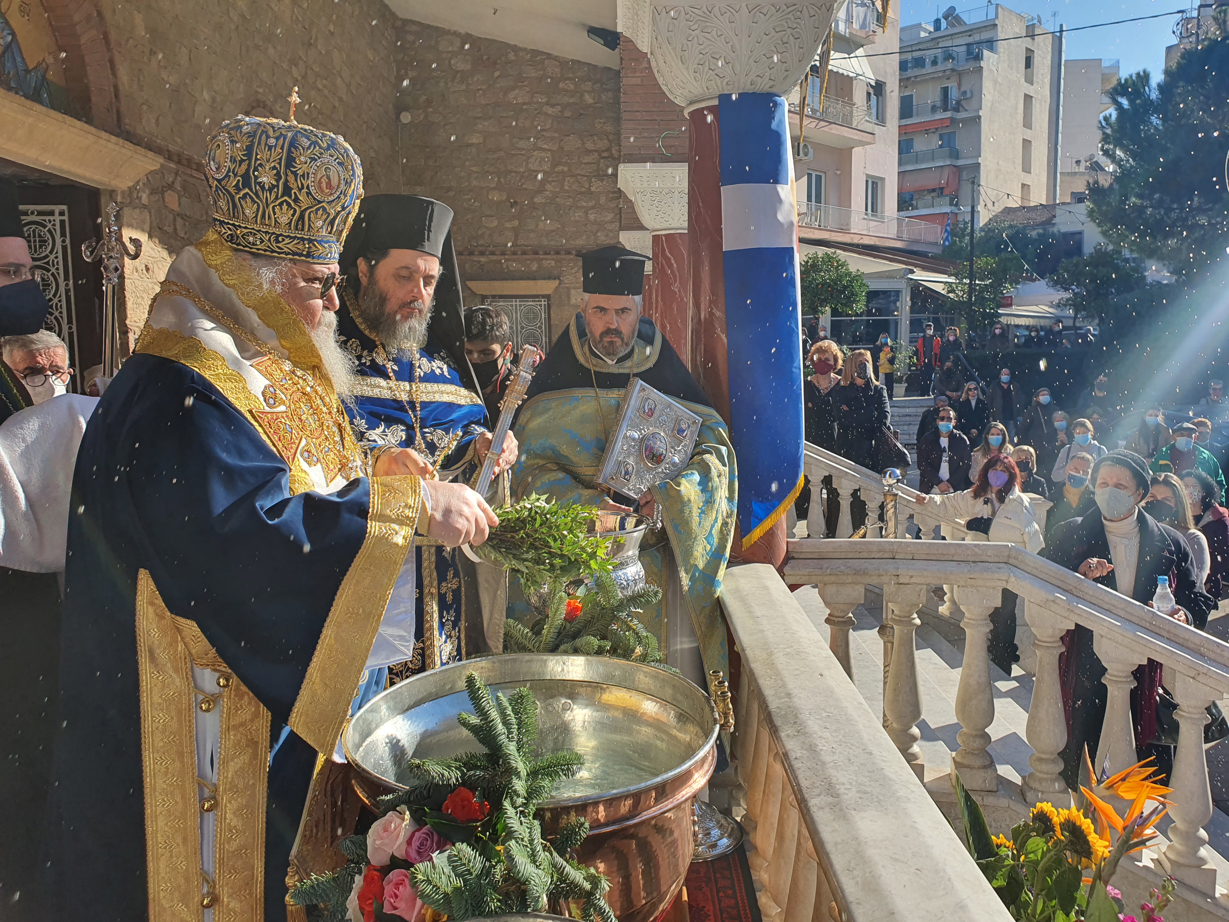 ΘΕΟΦΑΝΕΙΑ ΣΤΟΝ ΜΗΤΡΟΠΟΛΙΤΙΚΟ ΙΕΡΟ ΝΑΟ ΑΓΙΟΥ ΝΙΚΟΛΑΟΥ ΚΑΙΣΑΡΙΑΝΗΣ